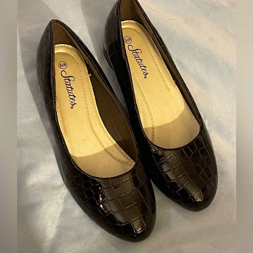 8 1/2w Statute Flats! Like New!!